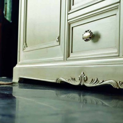  VILLA-  włoska drewniana komoda z dwojgiem gładkich drzwi i 7 szufladami