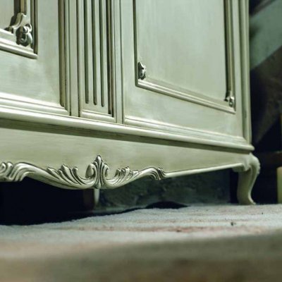  VILLA-  włoska drewniana komoda z dwojgiem gładkich drzwi i 3 szufladami zakrzywione ramię