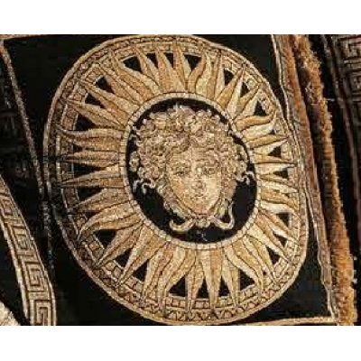Włoska Poduszka do kanapy z Medusa Versace
